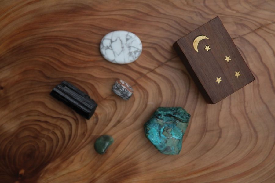 tarot cards crystals and stones